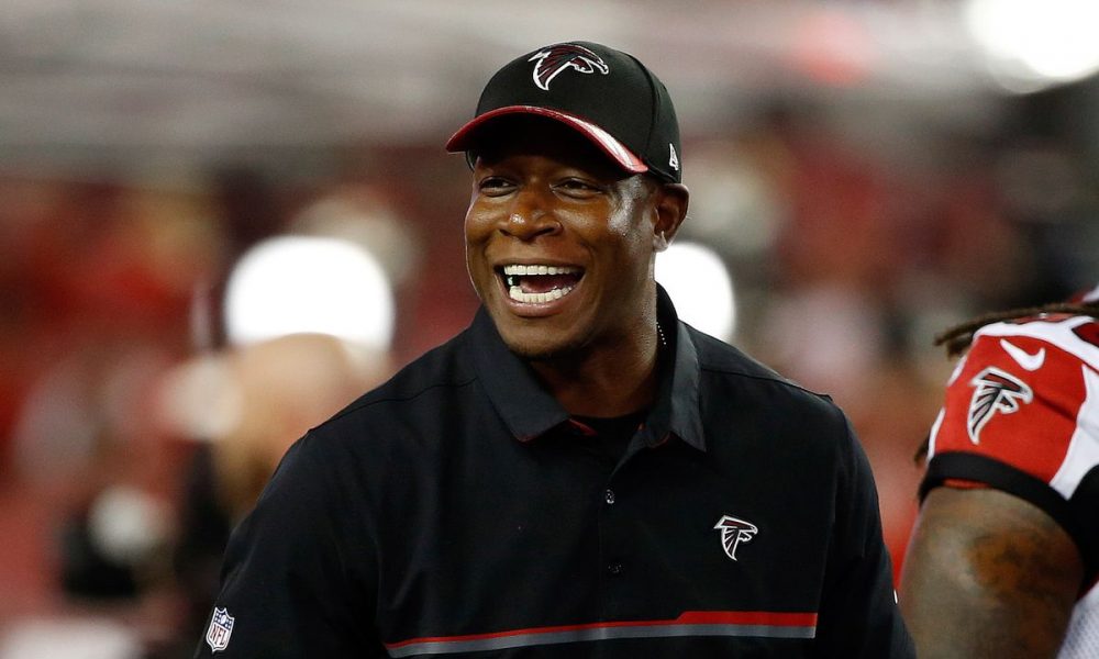 Falcons nombra a Raheem Morris como entrenador Máximo Avance